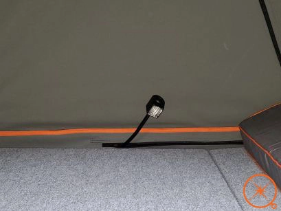 Liseuse installée dans le canopy Camper Alu-Cab