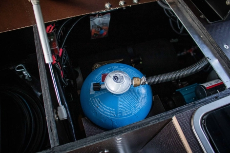 Cuisine au gaz installée dans un Canopy Camper par Equip'Raid