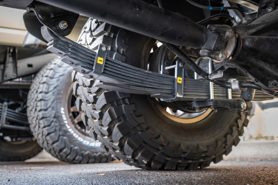 suspension OME avec ressorts à lames