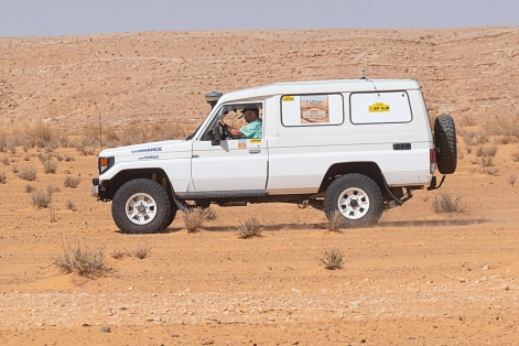 Véhicule tout-terrain équipé de lames classiques