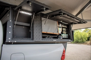 Coté extérieur gauche de la cellule Khaya