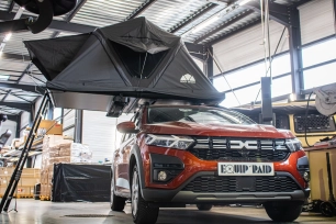 Tente de toit hybride roof Space 2 sur Dacia Jogger par Equip'Raid