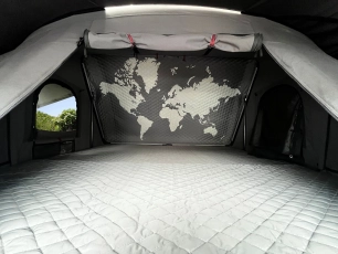 Intérieur de la tente de toit premium Skycamp 3.0