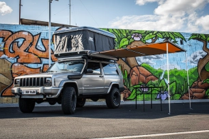 tente de toit autohome sur Jeep Cherokee installée par Equip'Raid Mulhouse