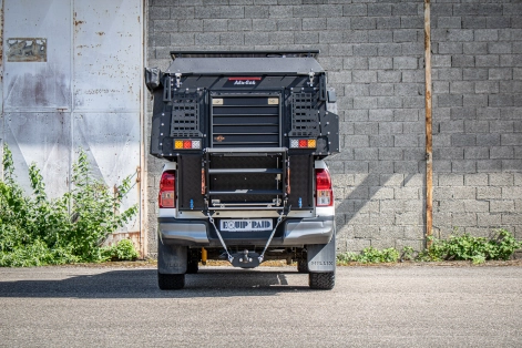 Vur arrière de la cellule Khaya montée sur un véhicule