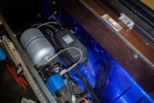 Jeep Wrangler JK avec tente de toit Alu-Cab