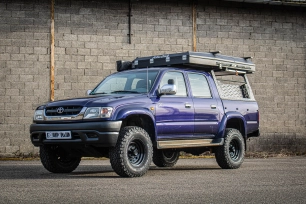 Toyota Hilux VI avec tente detoit premium alu-cab
