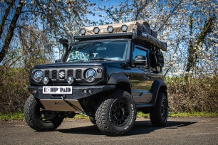 Suzuki Jimny avec tente de toit fermée
