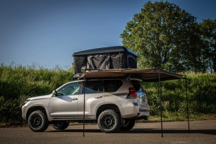 Toyota Land Cruiser 150 avec tente de toit Autohome Airtop