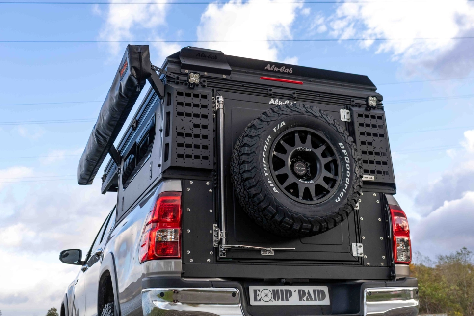 Paire de feux de travail Led LAZER utility 25 Maxx à l'arrière du modcap family Alu-Cab