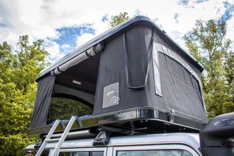 Tente de toit Airtop 360 montée sur Toyota Land cruiser 76