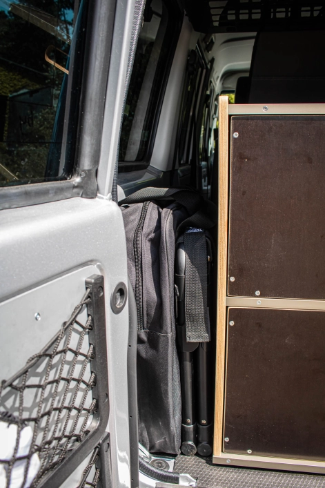 Aménagement du Toyota J76 préparé par Equip'Raid rangement optimisé