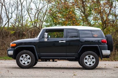 vue latérale d'un Toyota FJ Cruiser préparé par Equip'Raid