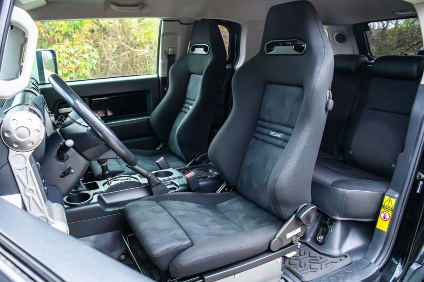 Sièges Recaro Cross Speed dans un Toyota fj cruiser équipé par Equip'Raid Mulhouse