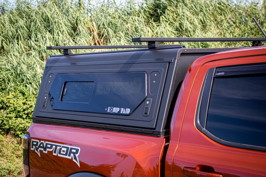 Ford raptor Gen2 préparé par Equip'Raid barres de toit Alu-Cab sur hardtop contour Alu-cab