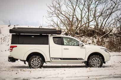 Mitsubishi L200 préparation 4x4 tout-terrain par Equip'Raid Alu-Cab Alsace tente fermée sur barres de toit