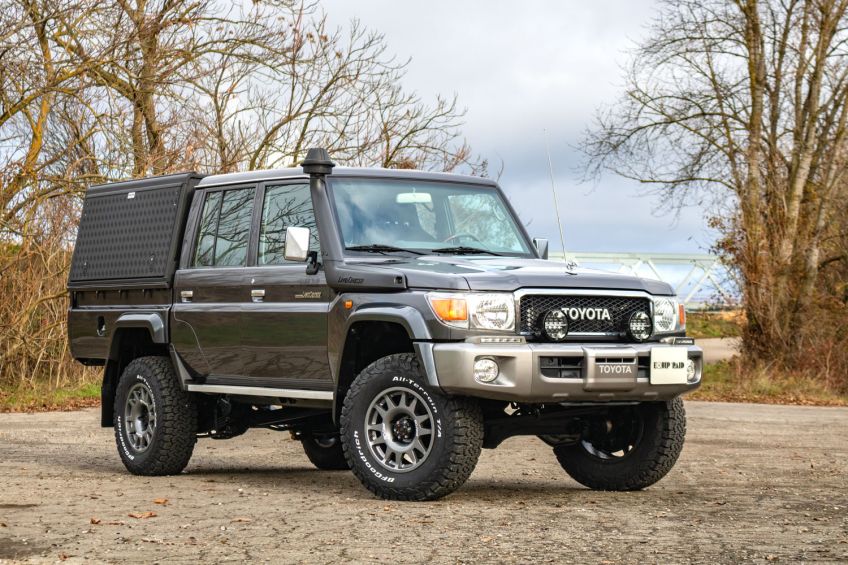 Toyota Land Cruiser GRJ 79 préparé et importé par Equip'Raid