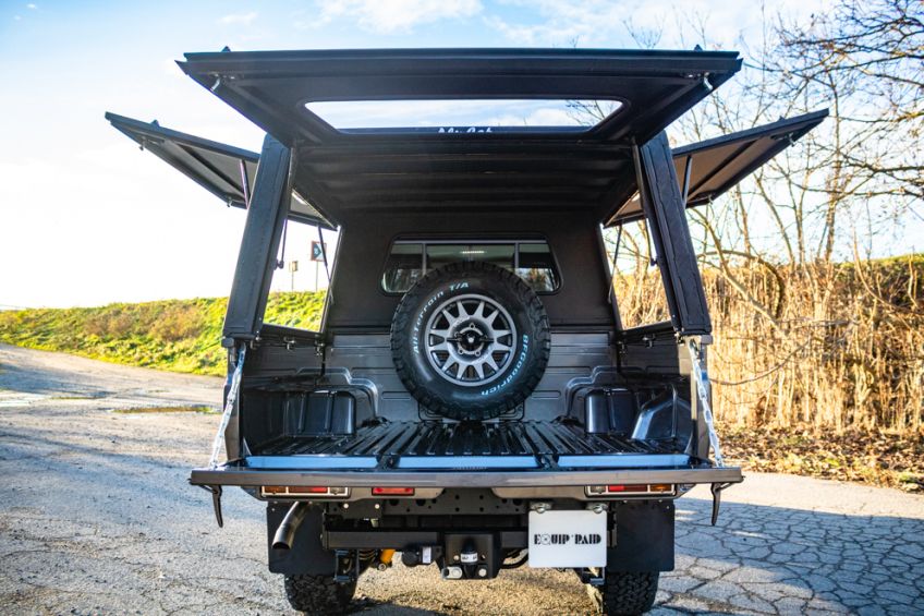 Toyota Land Cruiser GRJ 79 préparé et importé par Equip'Raid hardtop alu-cab explorer 3 intérieur