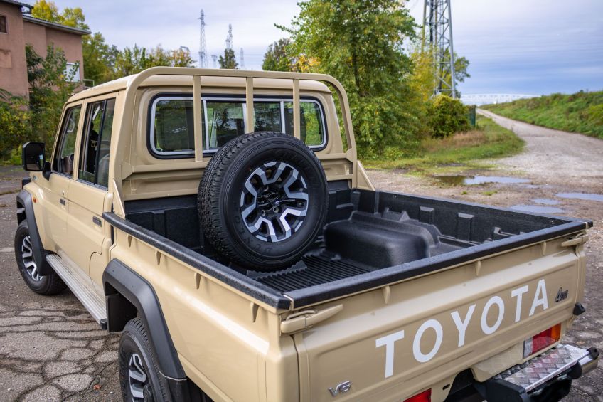 BAC de benne sur Toyota Land Cruiser 79