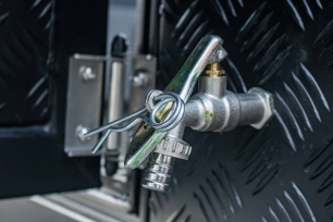 cabinet camper robinet équipement 4x4